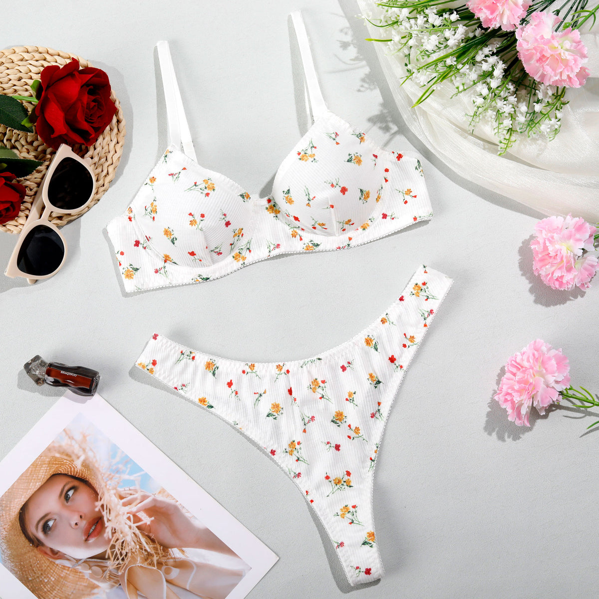 Trzyczęściowy komplet bielizny w drobne kwiaty z dopasowanym krojem Kwiatuszek Small Floral
