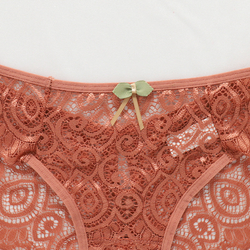 Figi z koronki na romantyczne okazje Roni