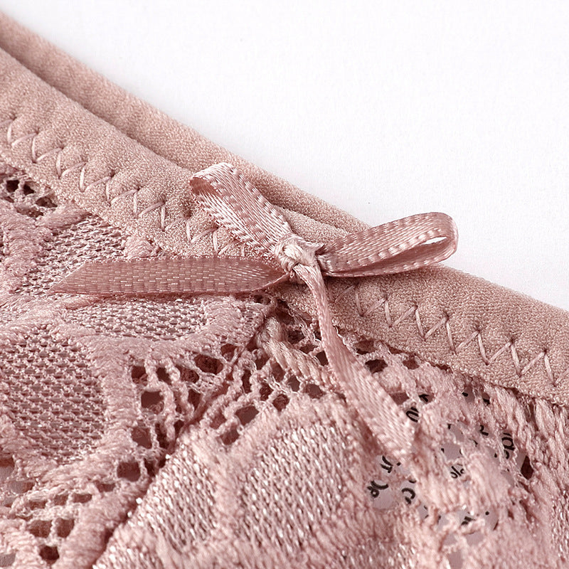 Stringi koronkowe biodrówki z subtelnymi zdobieniami Gertrud