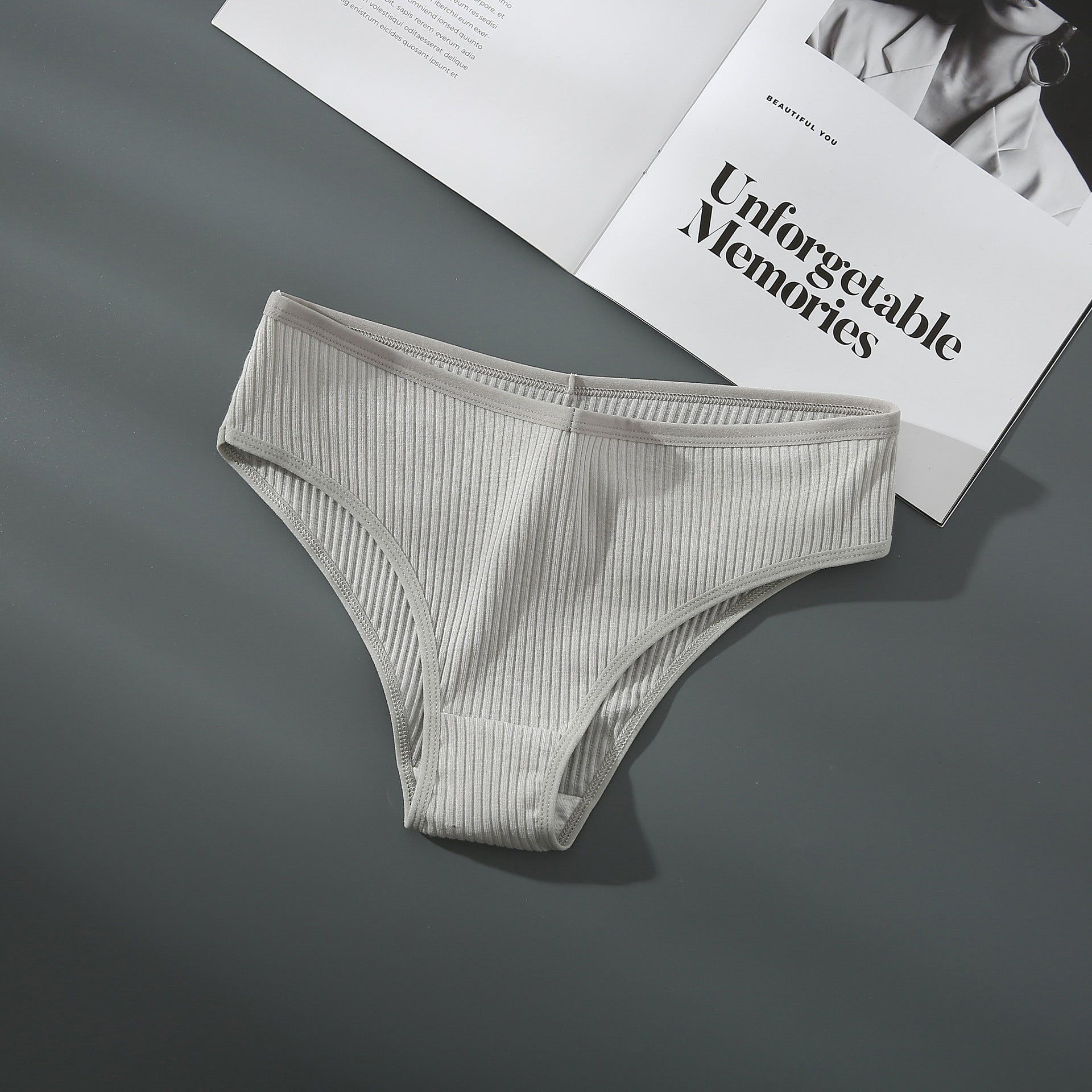 Figi z prążkowanego materiału średni stan Betti Szary