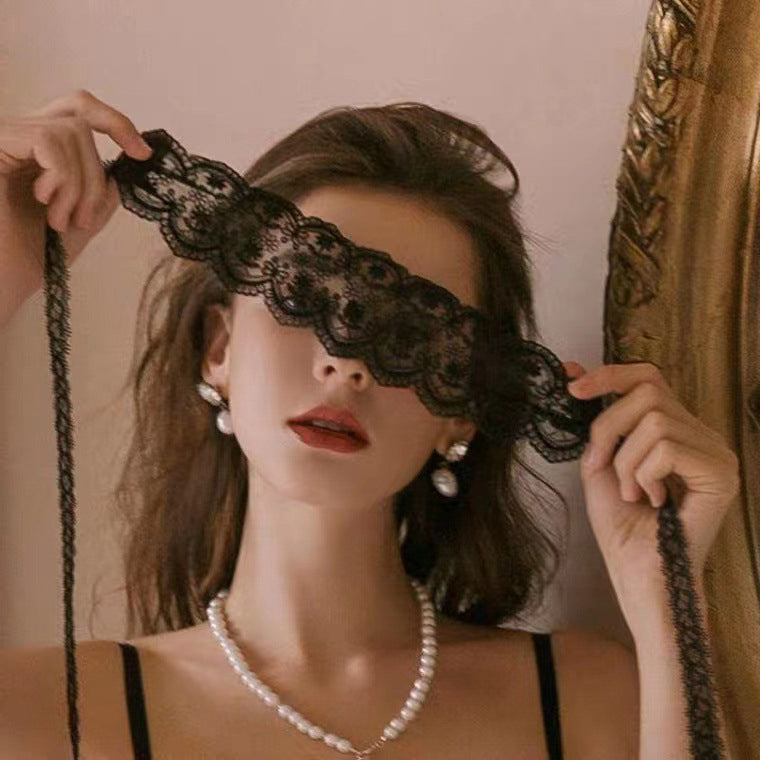 Maska koronkowa na oczy na przyjęcia i bale Clara