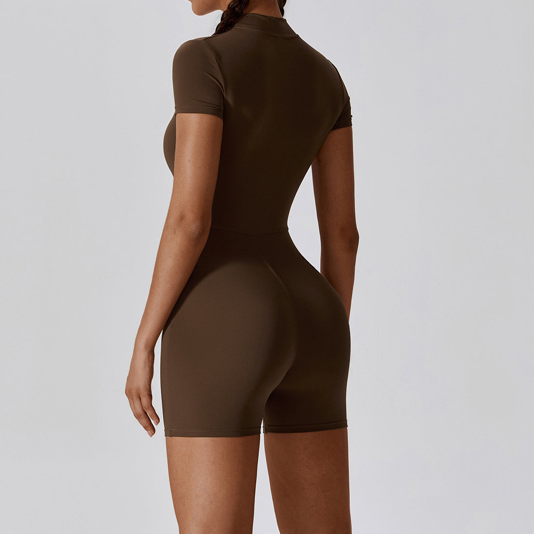 Body sportowe z krótkimi nogawkami i zamkiem dla aktywnych Gulseren