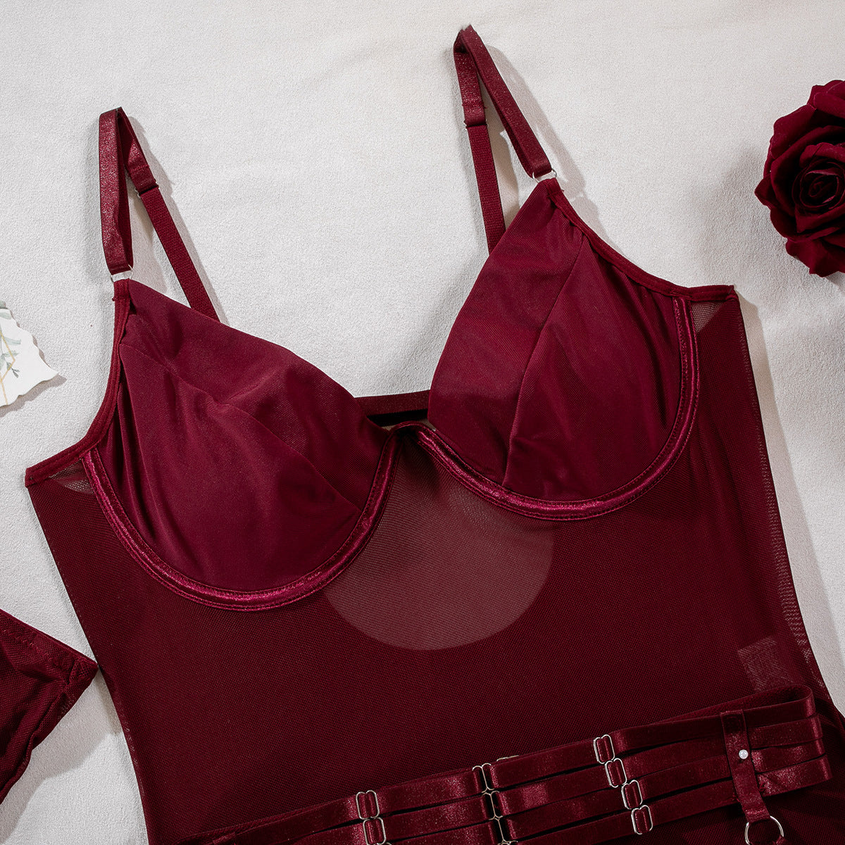 Body z pasem do pończoch i rękawiczkami na romantyczne wieczory Orelia