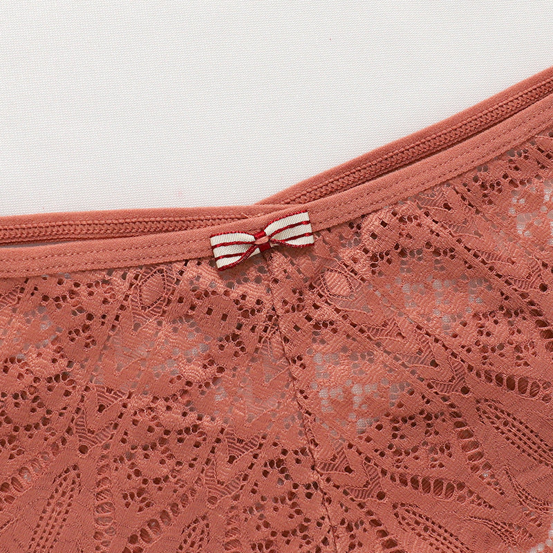 Figi koronkowe z ozdobnymi paseczkami na specjalne okazje Pansie