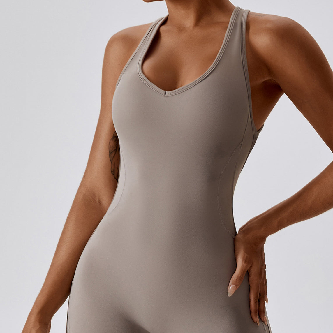 Strój do jogi z odkrytymi plecami elastyczny materiał do ćwiczeń Henny