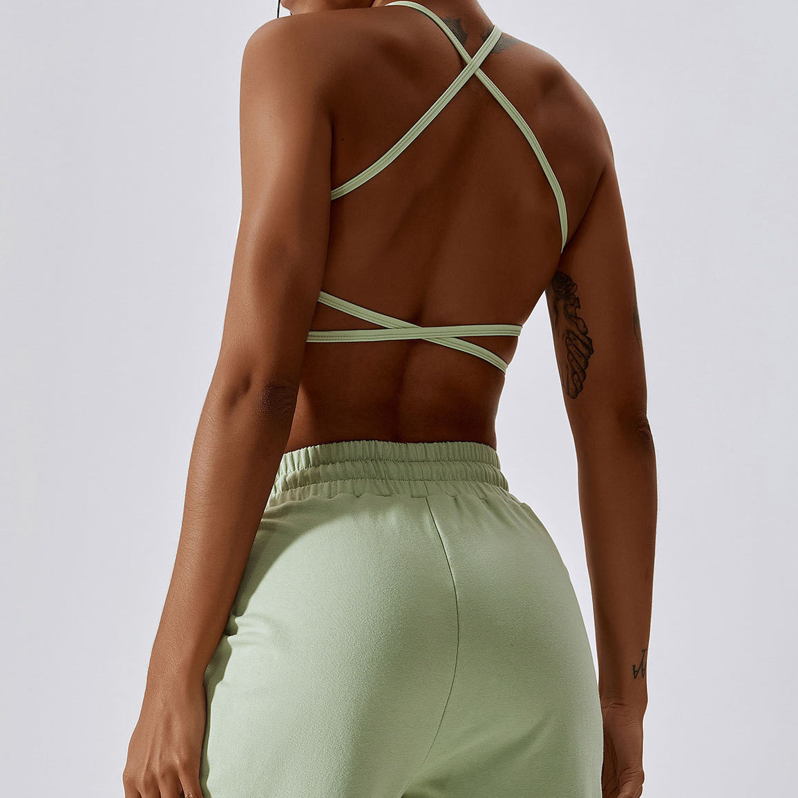 Sportowy top z odkrytymi plecami do treningu i jogi Imeria