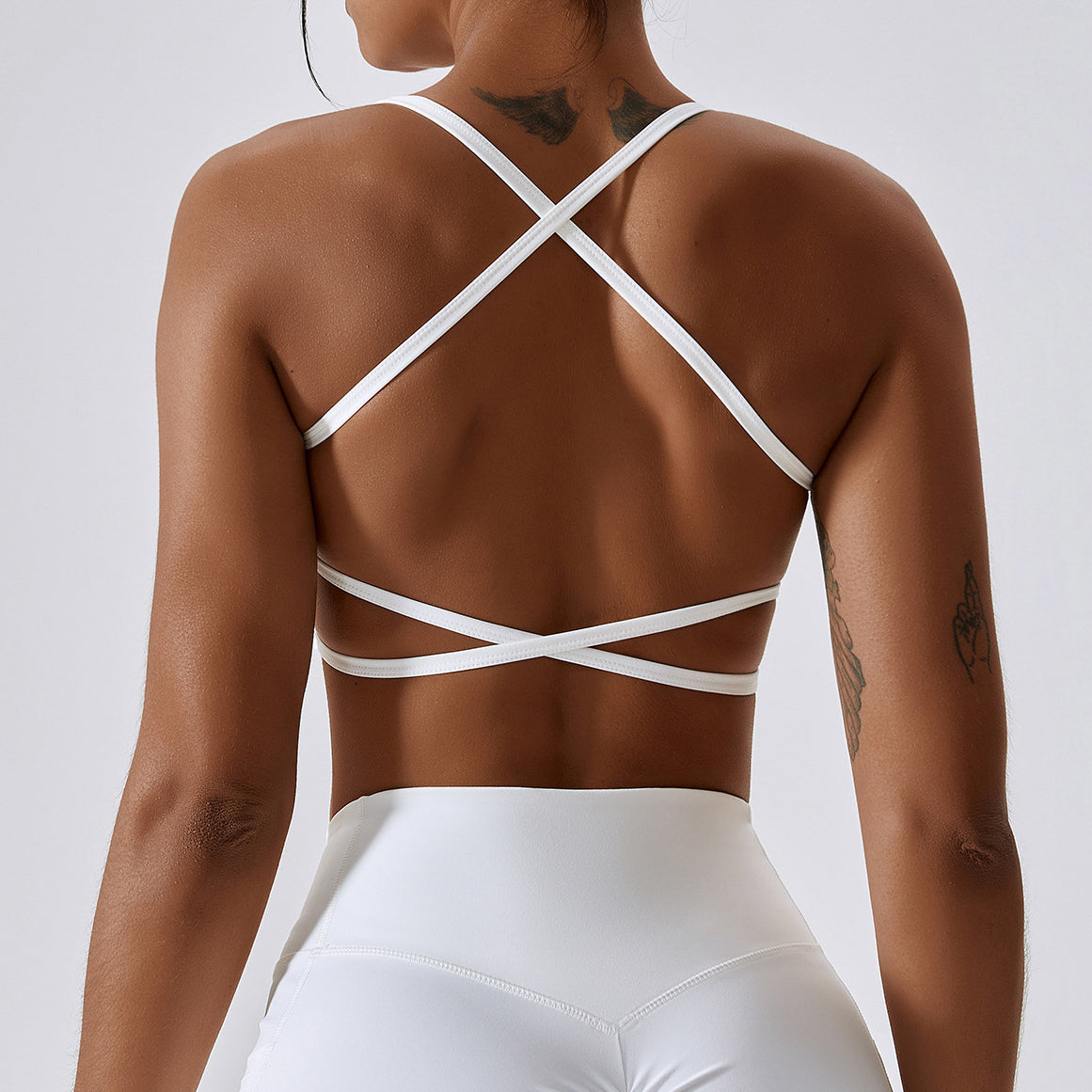 Sportowy top z odkrytymi plecami do treningu i jogi Imeria