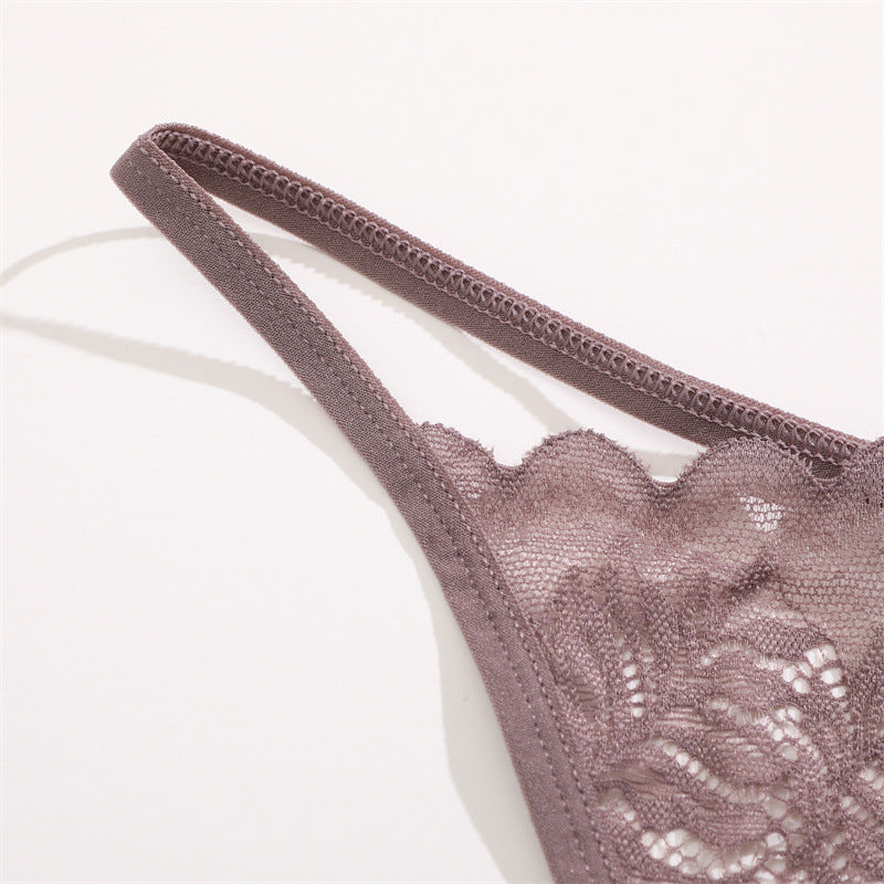 Stringi koronkowe z wycięciami na specjalne okazje Sangsuk