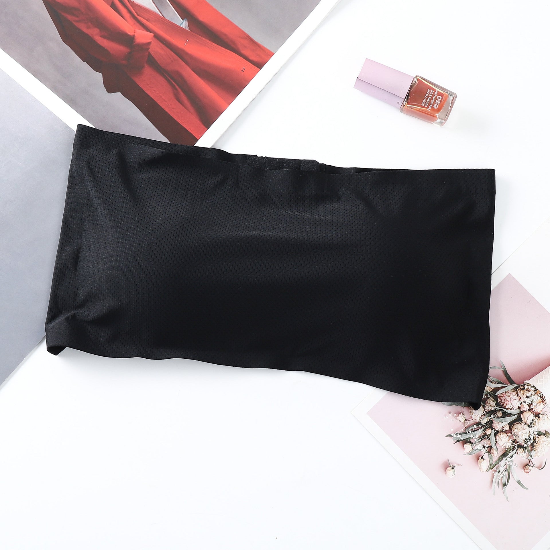 Top usztywniany bez ramiączek do codziennych i eleganckich stylizacji Snezha Czarny FREESIZE