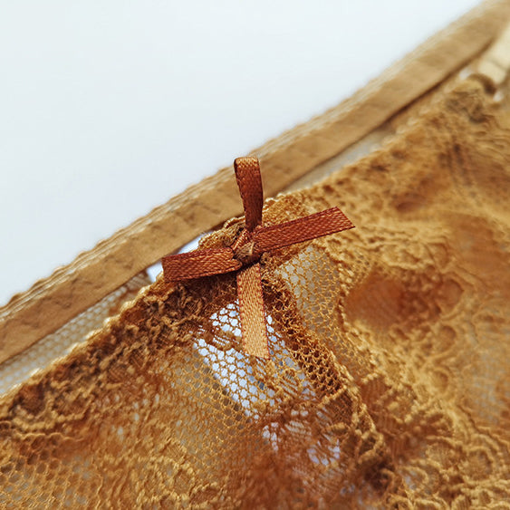 Koronkowe figi z paskami na biodrach na specjalne okazje Leonella