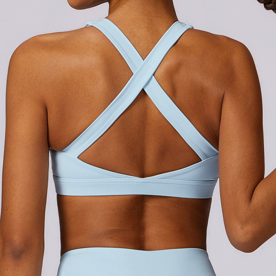 Sportowy top z elastycznego materiału do treningów Kiyo