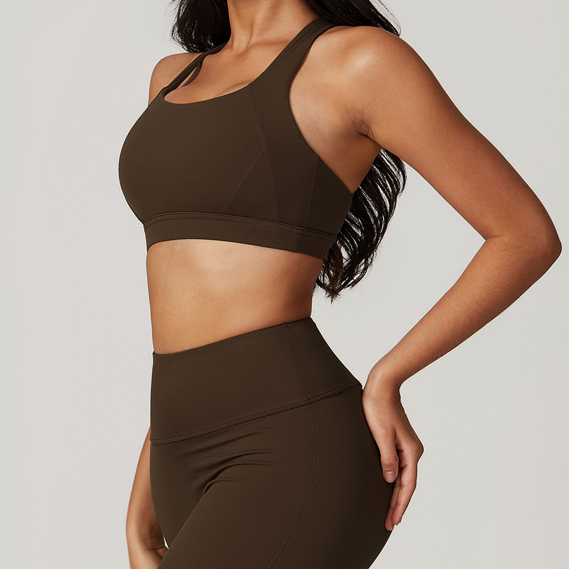 Sportowy top z elastycznego materiału do treningów Kiyo