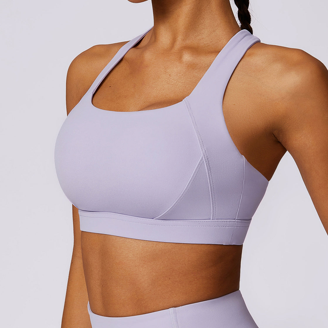 Sportowy top z elastycznego materiału do treningów Kiyo