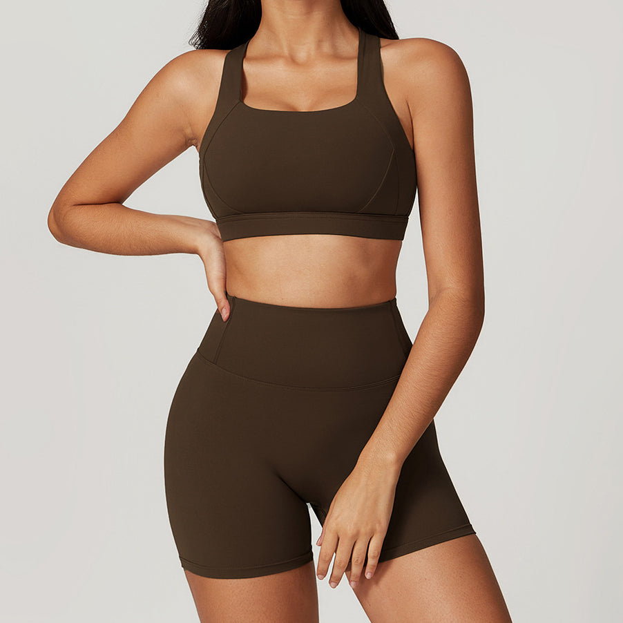 Sportowy top z elastycznego materiału do treningów Kiyo