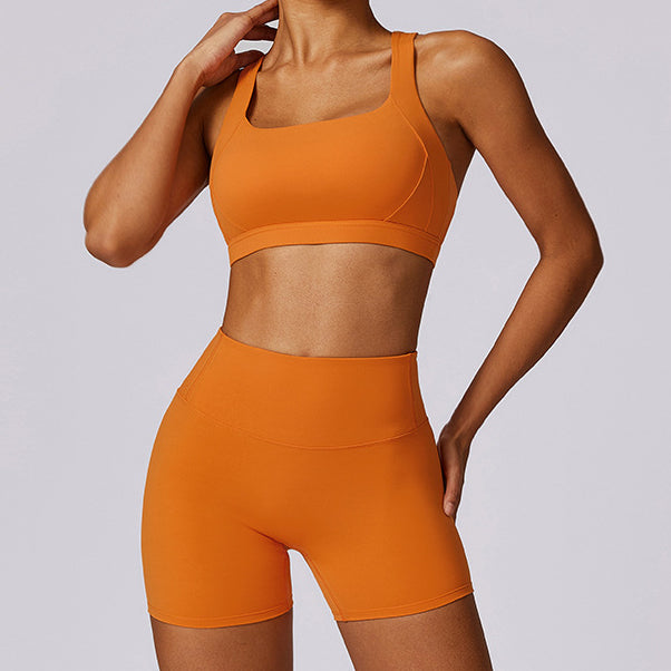 Sportowy top z elastycznego materiału do treningów Kiyo