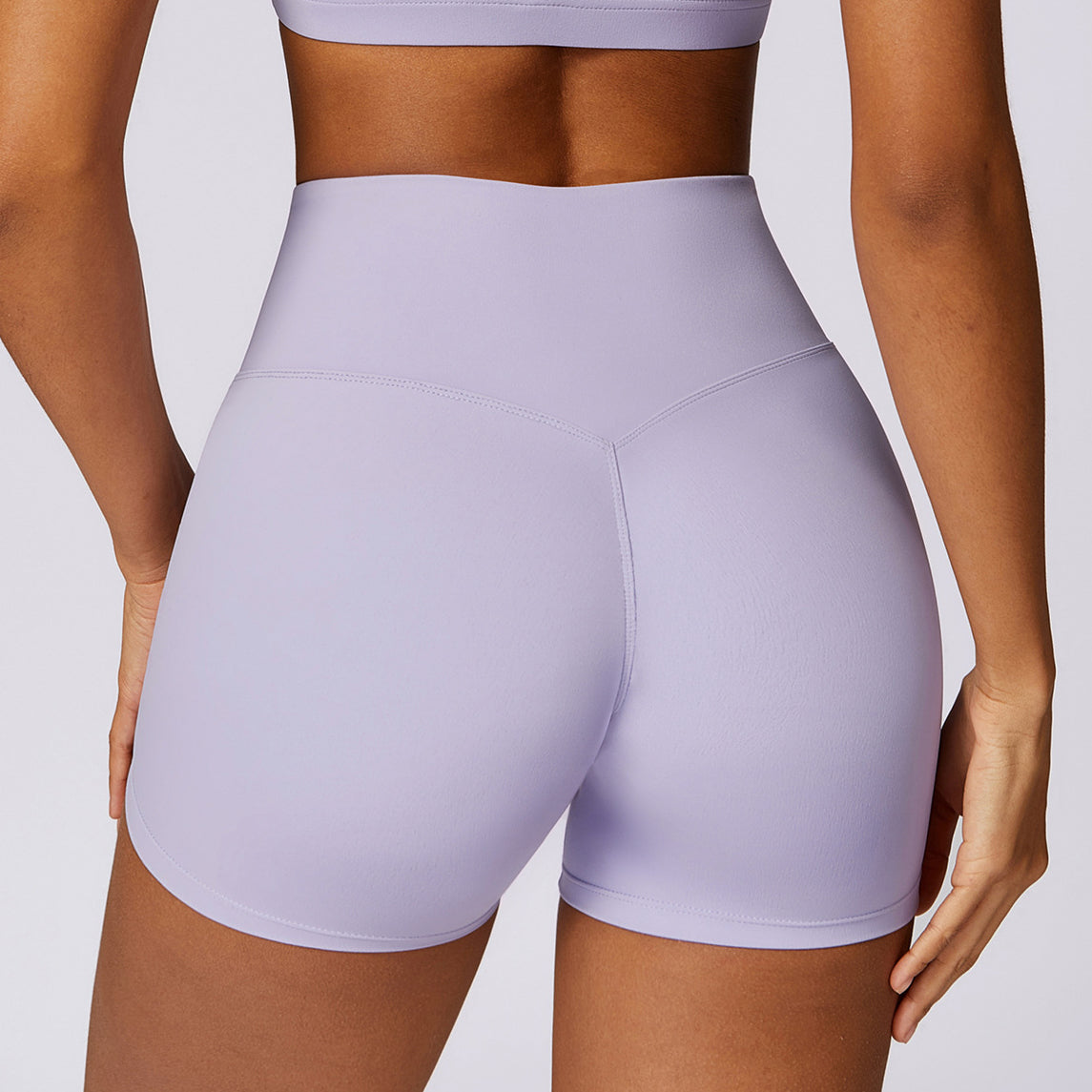 Spodenki treningowe z wysokim stanem i elastycznego materiału Satka