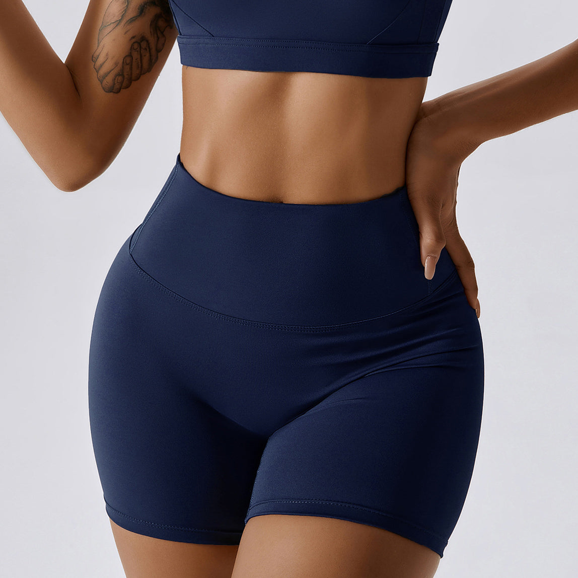 Spodenki treningowe z wysokim stanem i elastycznego materiału Satka