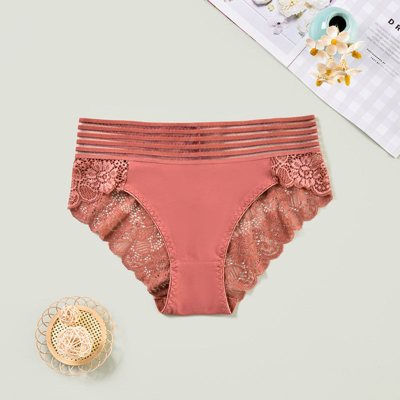 Koronkowe tangi z ozdobnym pasem na specjalne okazje Kasumi Beżowy