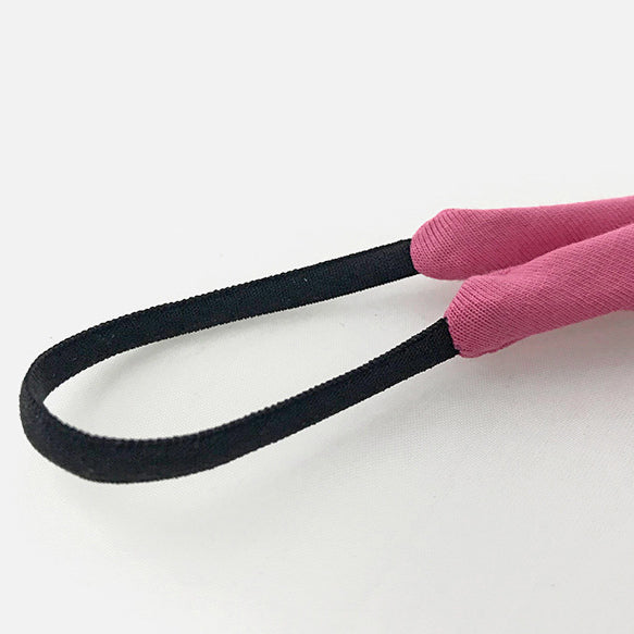 Stringi z delikatnym paskiem niewidoczne pod ubraniem Ronalda