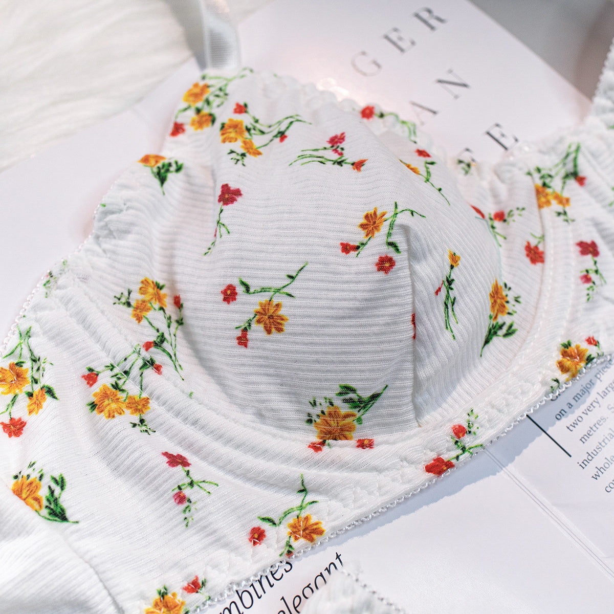 Komplet bielizny z delikatnym zdobieniem Jocelyne