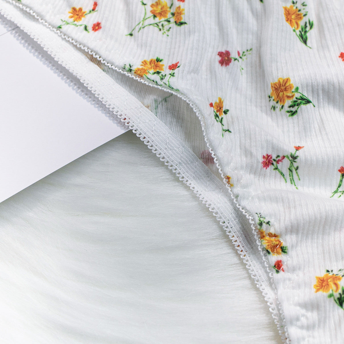 Komplet bielizny z delikatnym zdobieniem Jocelyne