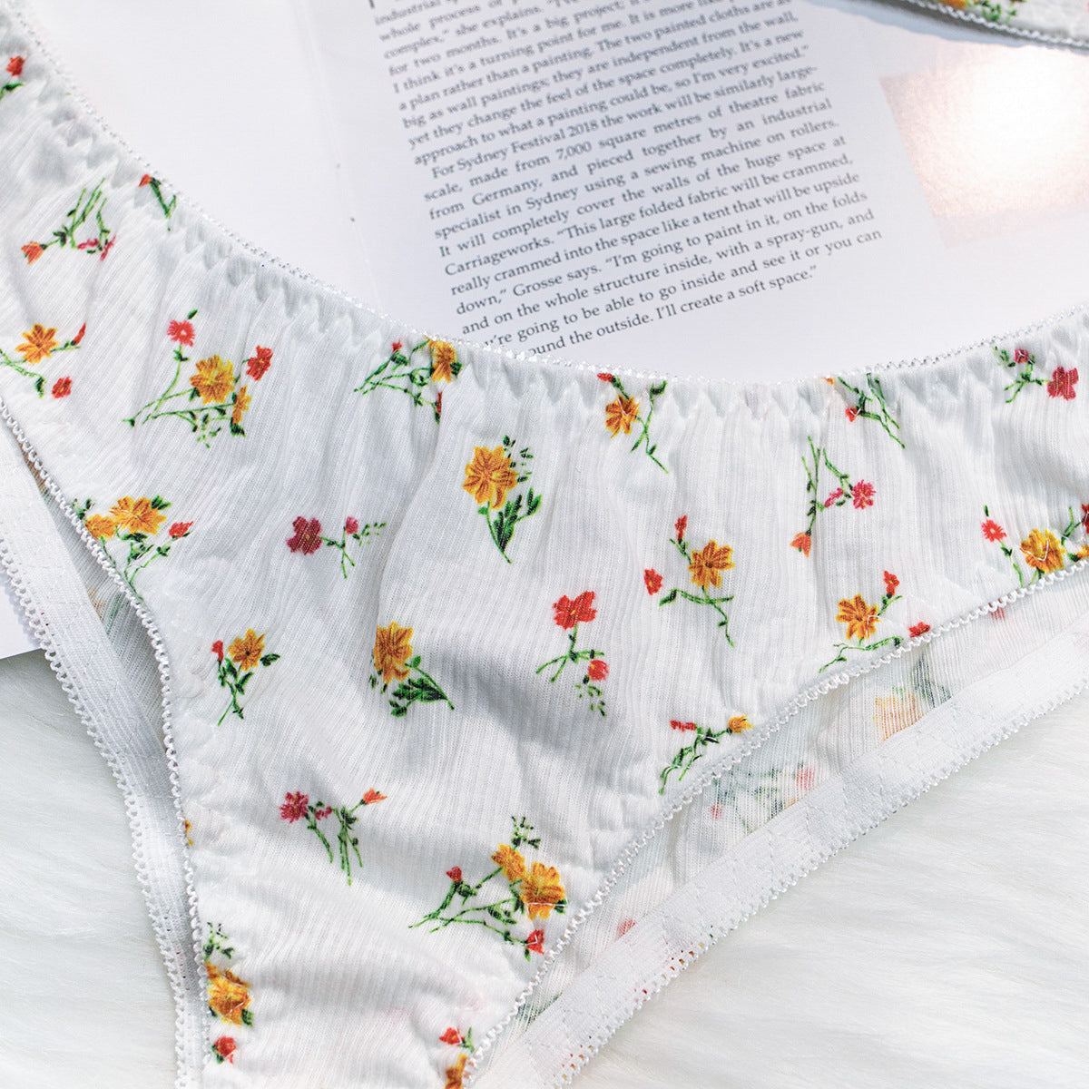 Komplet bielizny z delikatnym zdobieniem Jocelyne