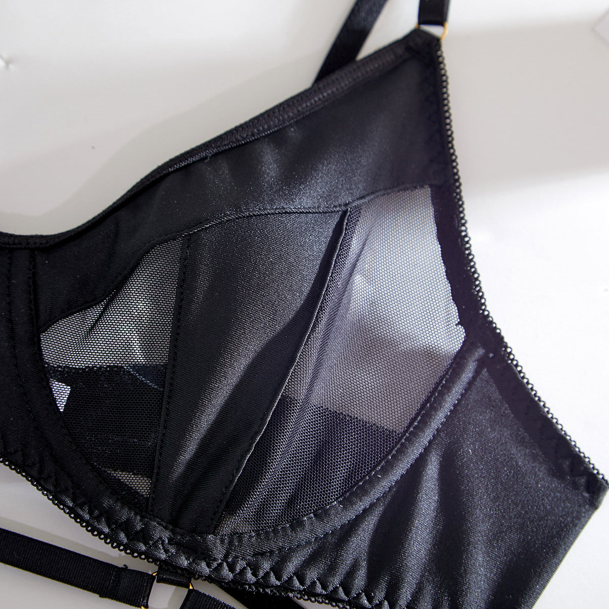 zestaw bieliźniany z ozdobnymi strapsami na romantyczne wieczory Merima