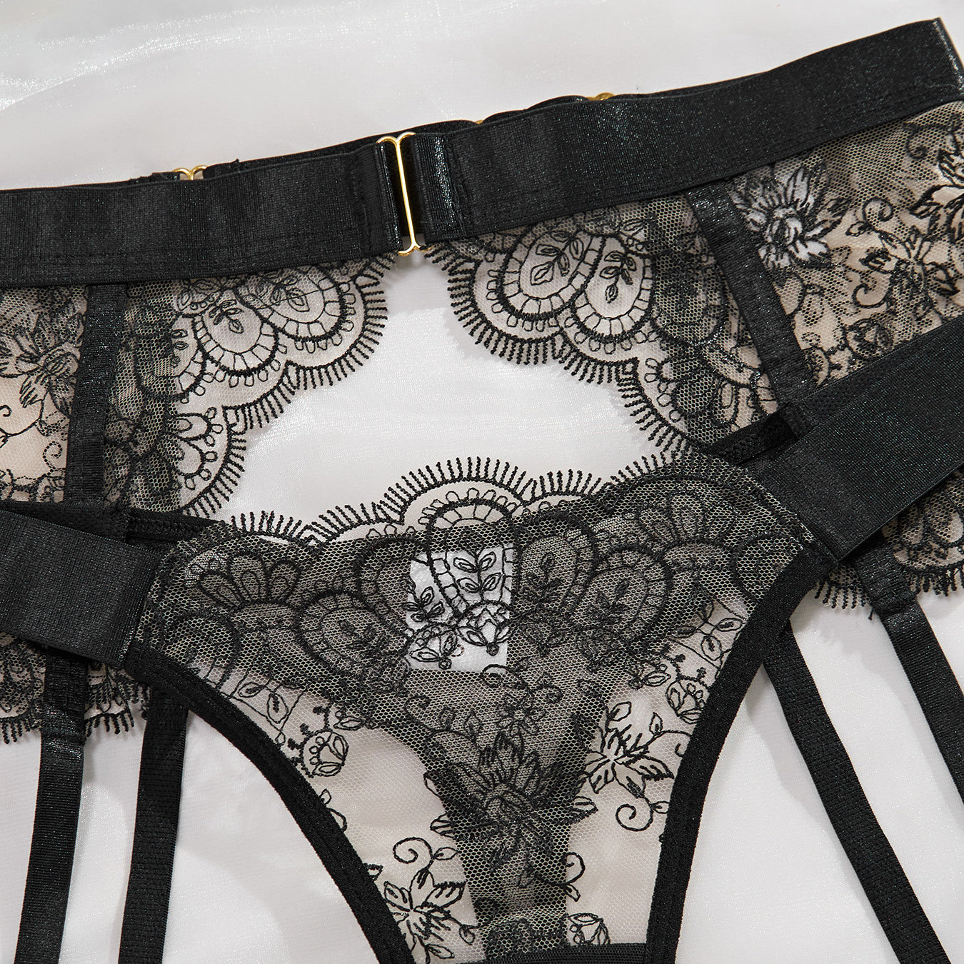 Zestaw bielizny z koronkowym haftem na romantyczne wieczory Ivey