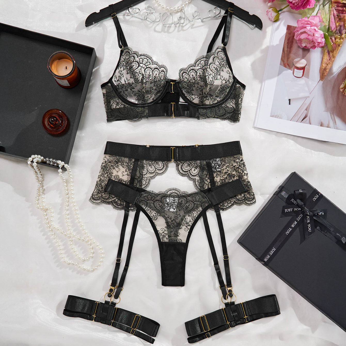 Zestaw bielizny z koronkowym haftem na romantyczne wieczory Ivey Czarny