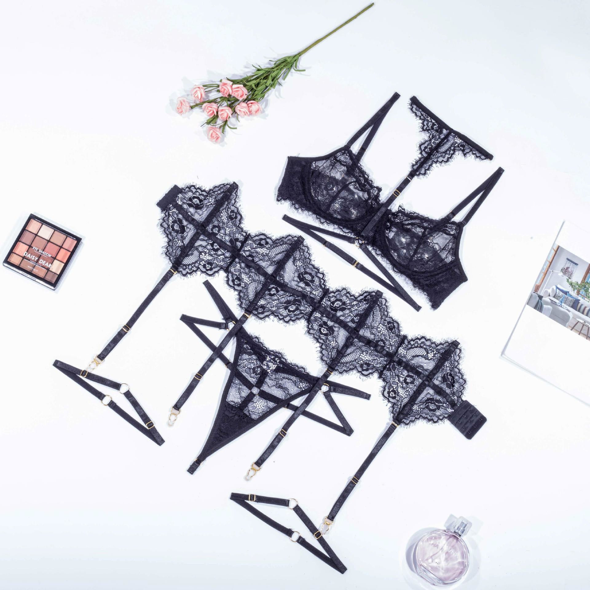 Koronkowy komplet bielizny z pasem do pończoch na romantyczny wieczór Fatinah Czarny