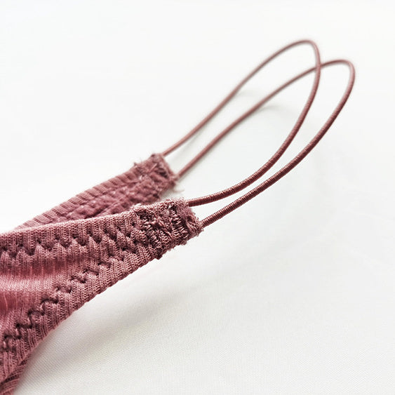 Stringi z cienkimi paseczkami z wysokiej jakości materiału Pauline