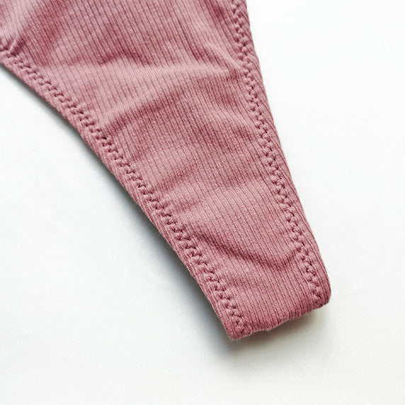 Stringi z cienkimi paseczkami z wysokiej jakości materiału Pauline