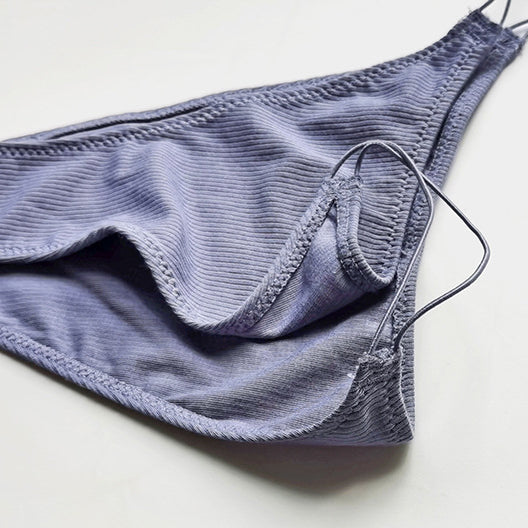 Stringi z cienkimi paseczkami z wysokiej jakości materiału Pauline