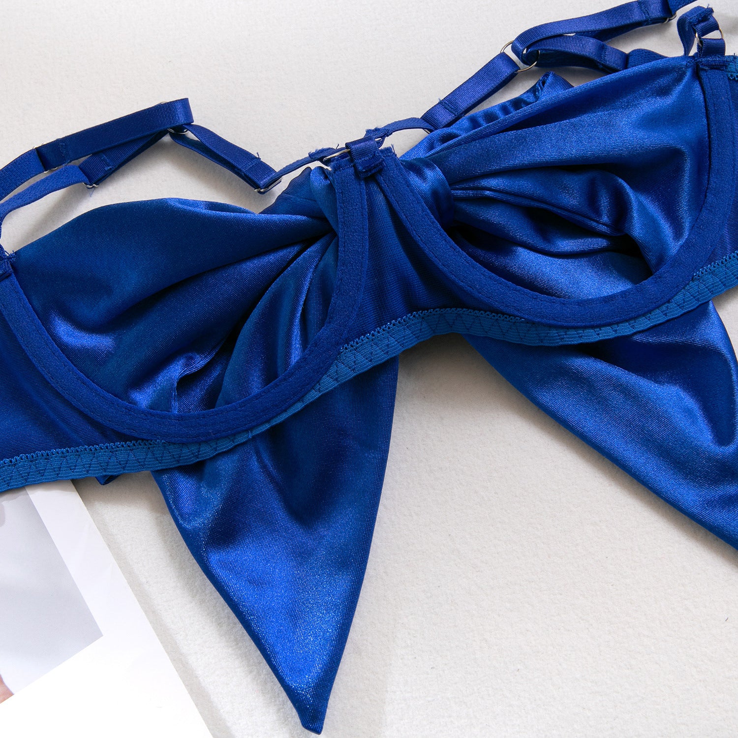 Komplet bielizny z kokardą regulowane ramiączka elegancki styl Radenka