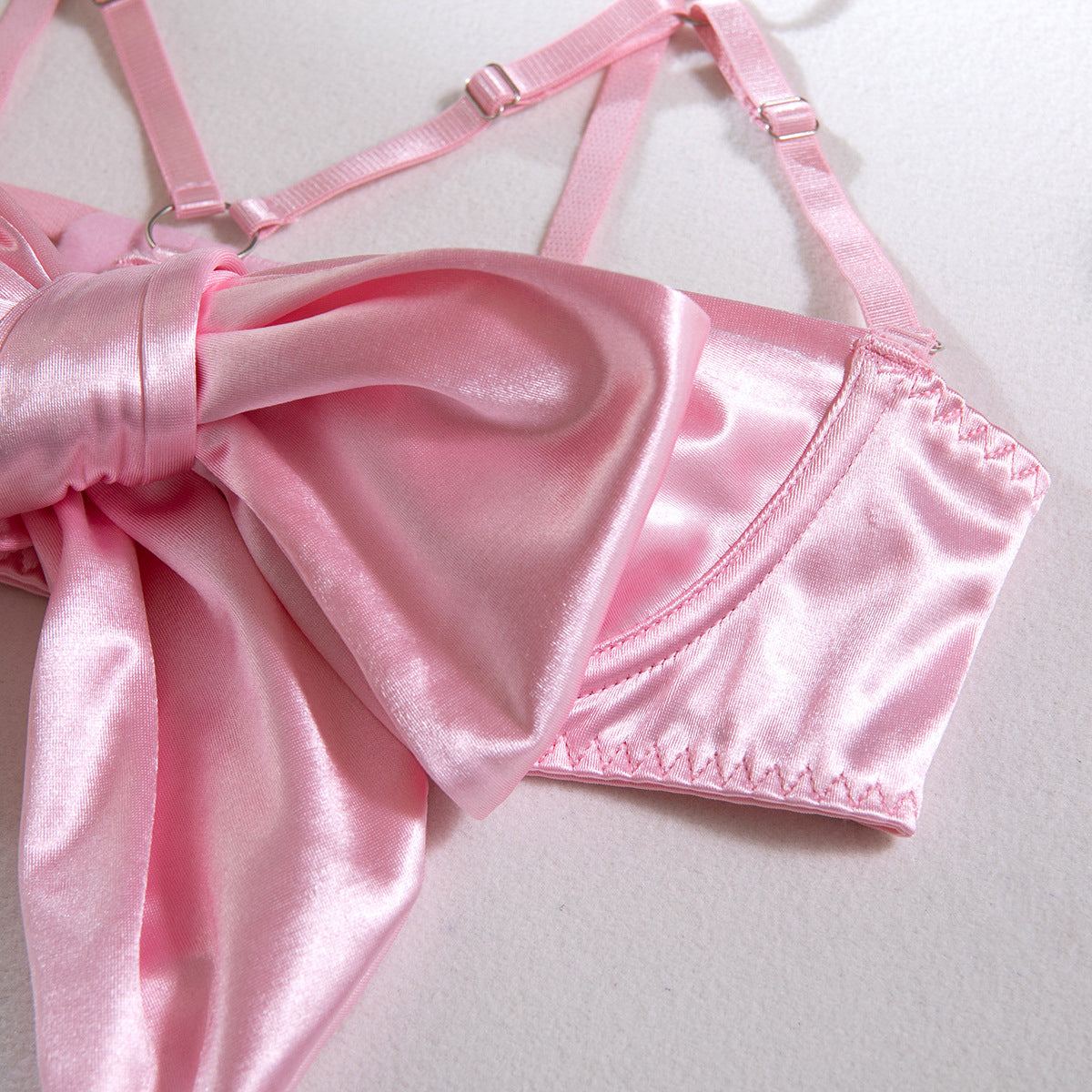 Komplet bielizny z kokardą regulowane ramiączka elegancki styl Radenka