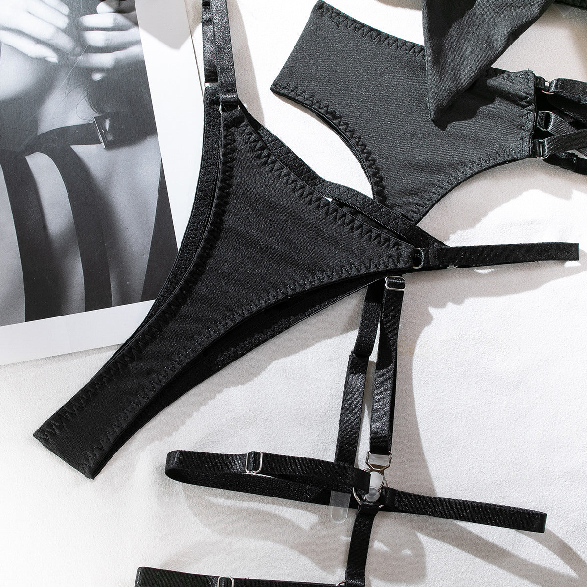 Komplet bielizny z koronką i kokardą na romantyczne wieczory Manjola