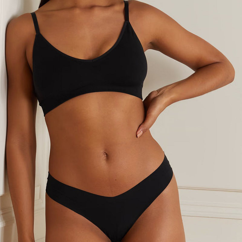 Stringi bezszwowe niewidoczne pod ubraniami Lala