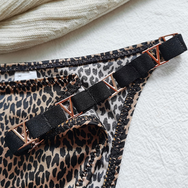 Majtki bikini z ozdobnymi paseczkami Zaylee