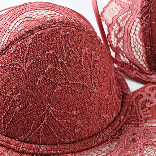 Zestaw bielizny koronkowej z figami regulowanymi Birga