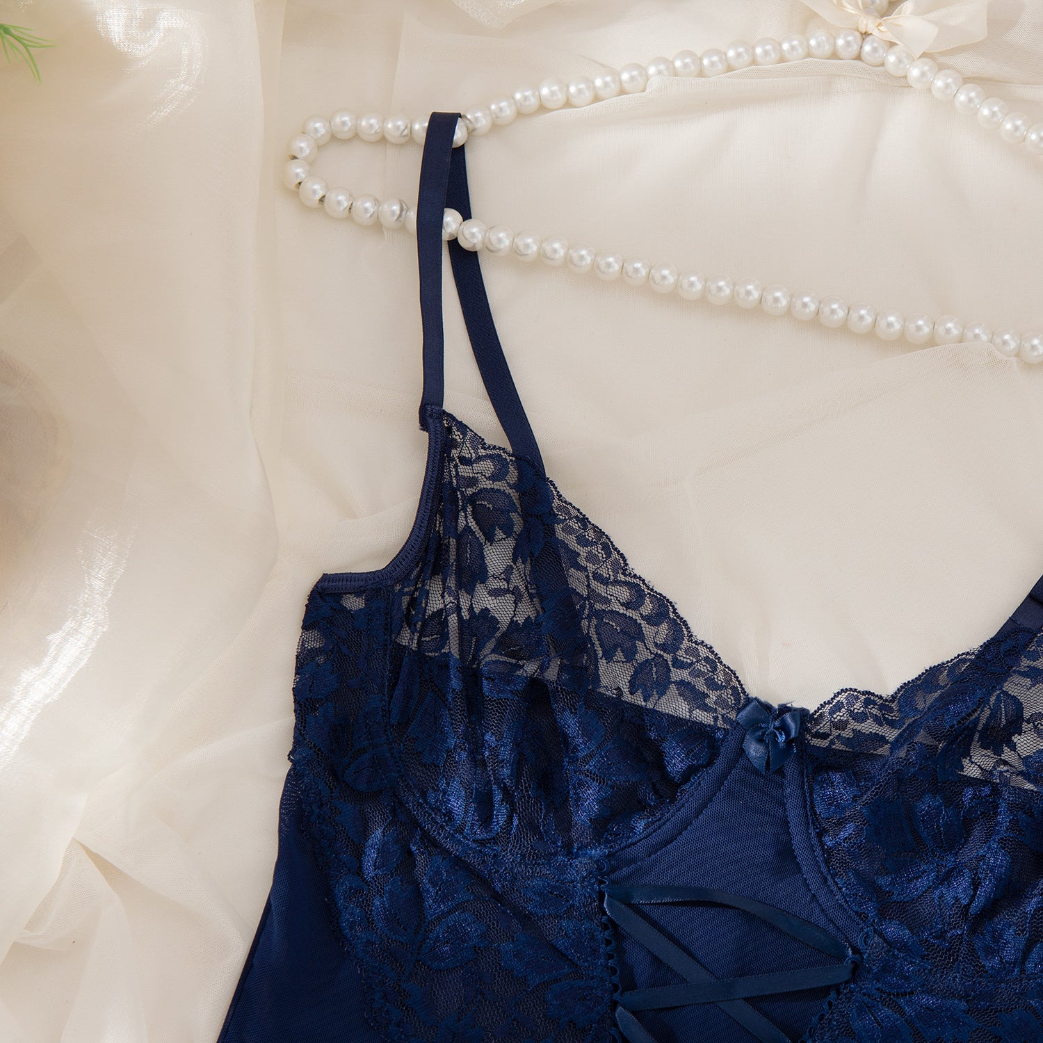 Zestaw nocny satynowy z koronką na romantyczne wieczory Jessalyn