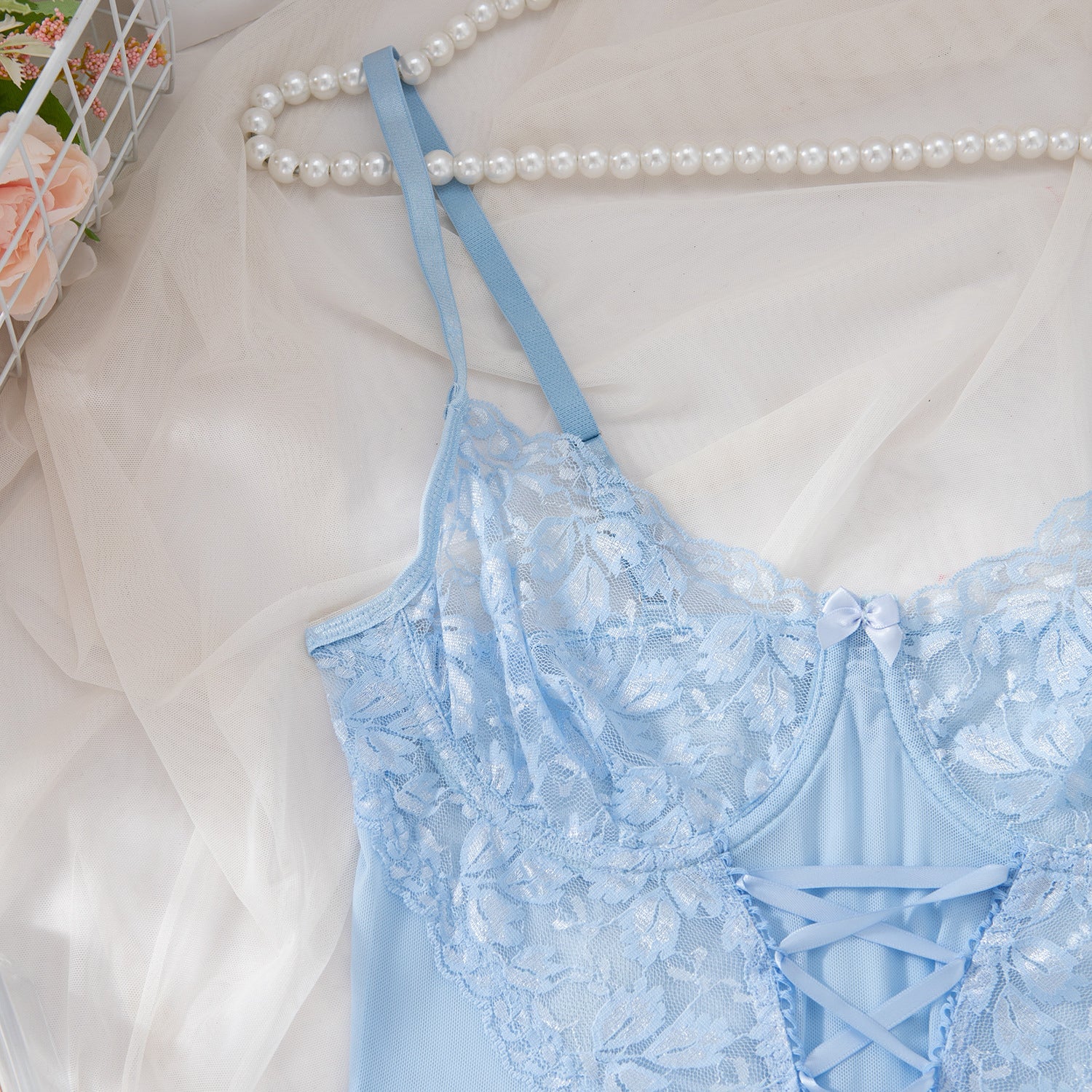 Zestaw nocny satynowy z koronką na romantyczne wieczory Jessalyn