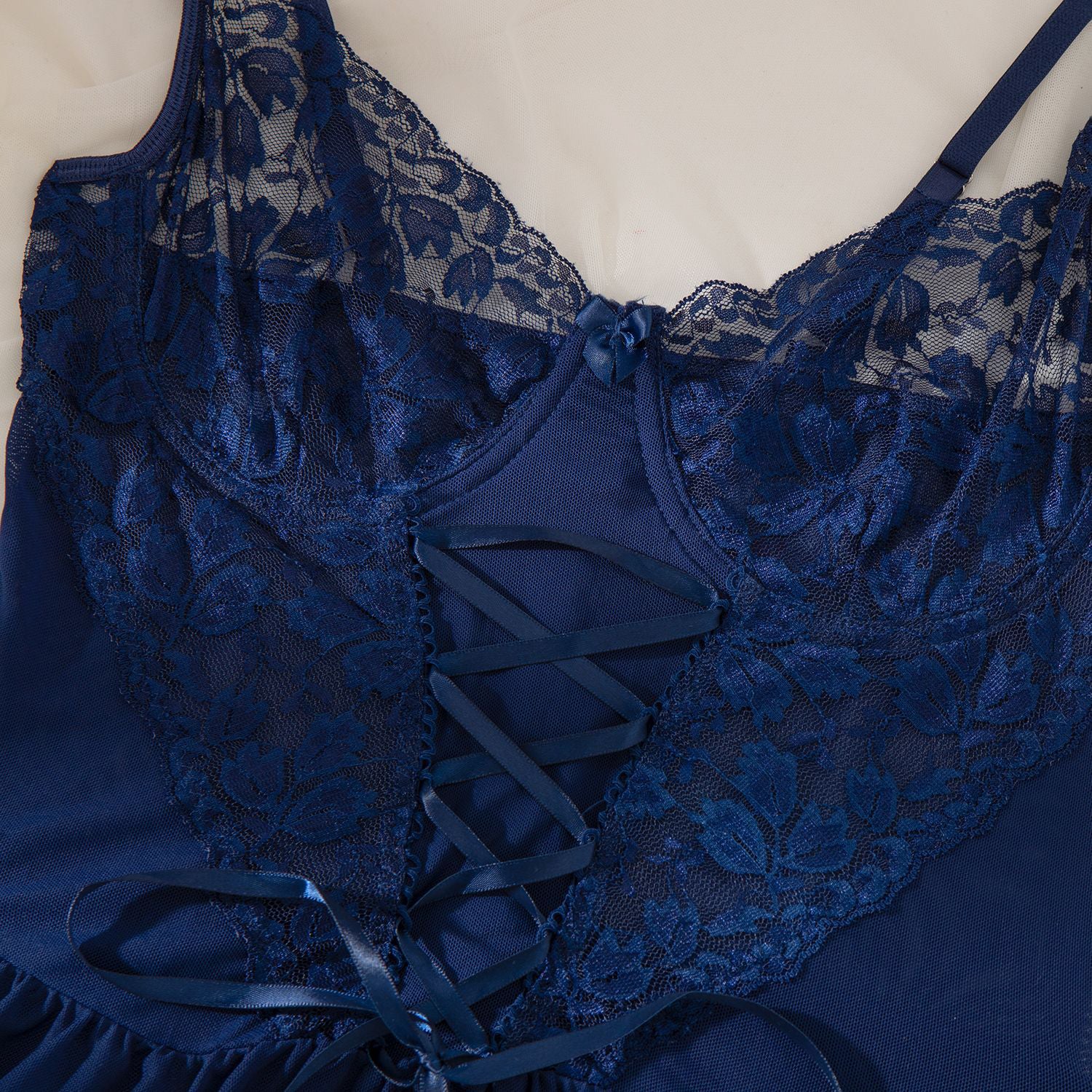 Zestaw nocny satynowy z koronką na romantyczne wieczory Jessalyn