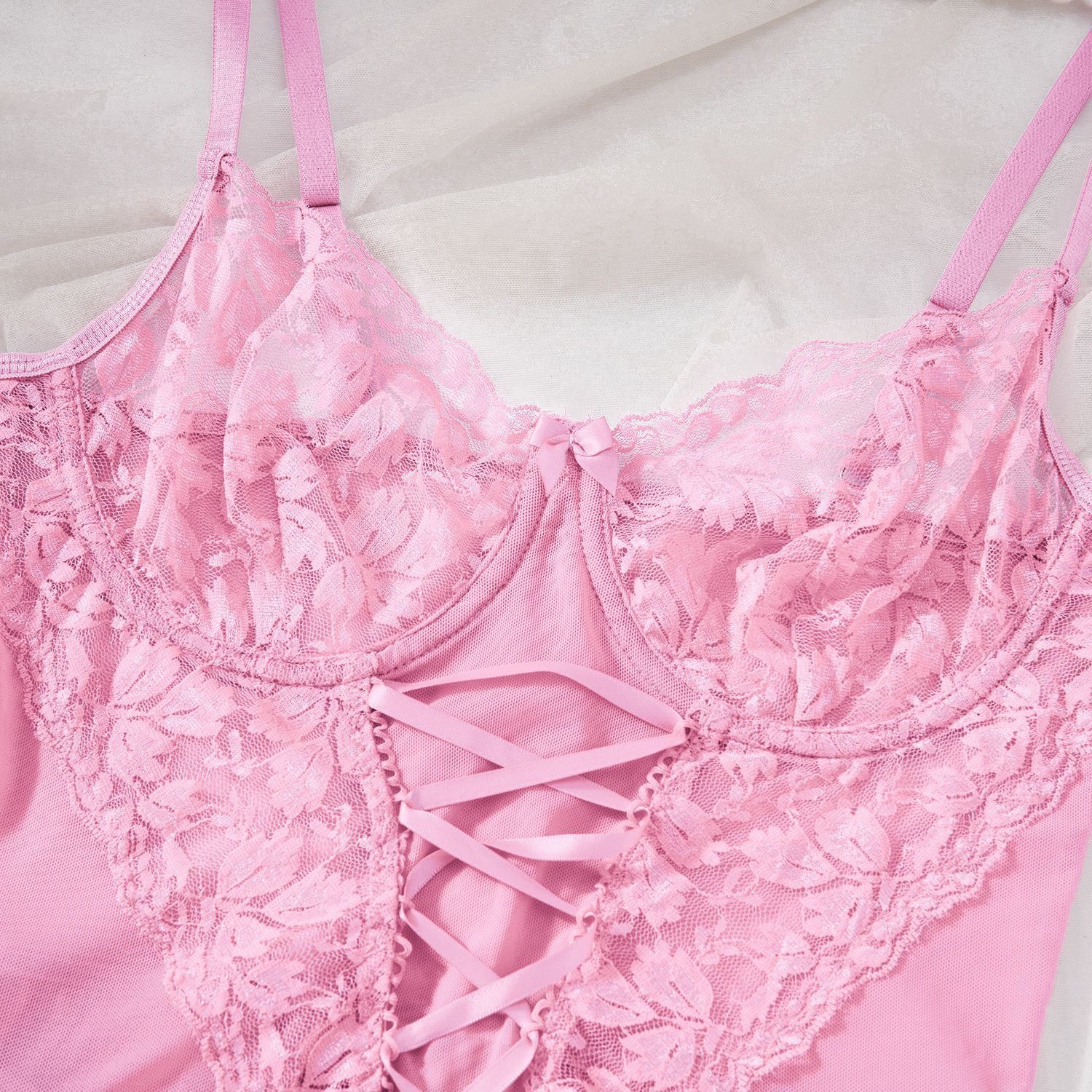 Zestaw nocny satynowy z koronką na romantyczne wieczory Jessalyn