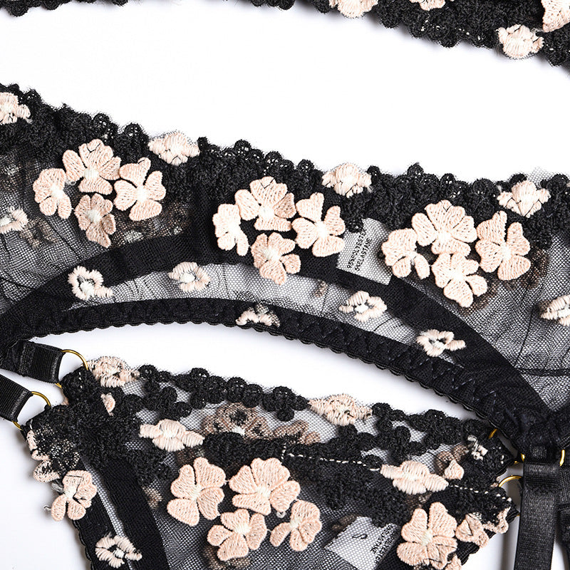 Komplet bielizny z kwiatowym haftem elegancki i wygodny Changok