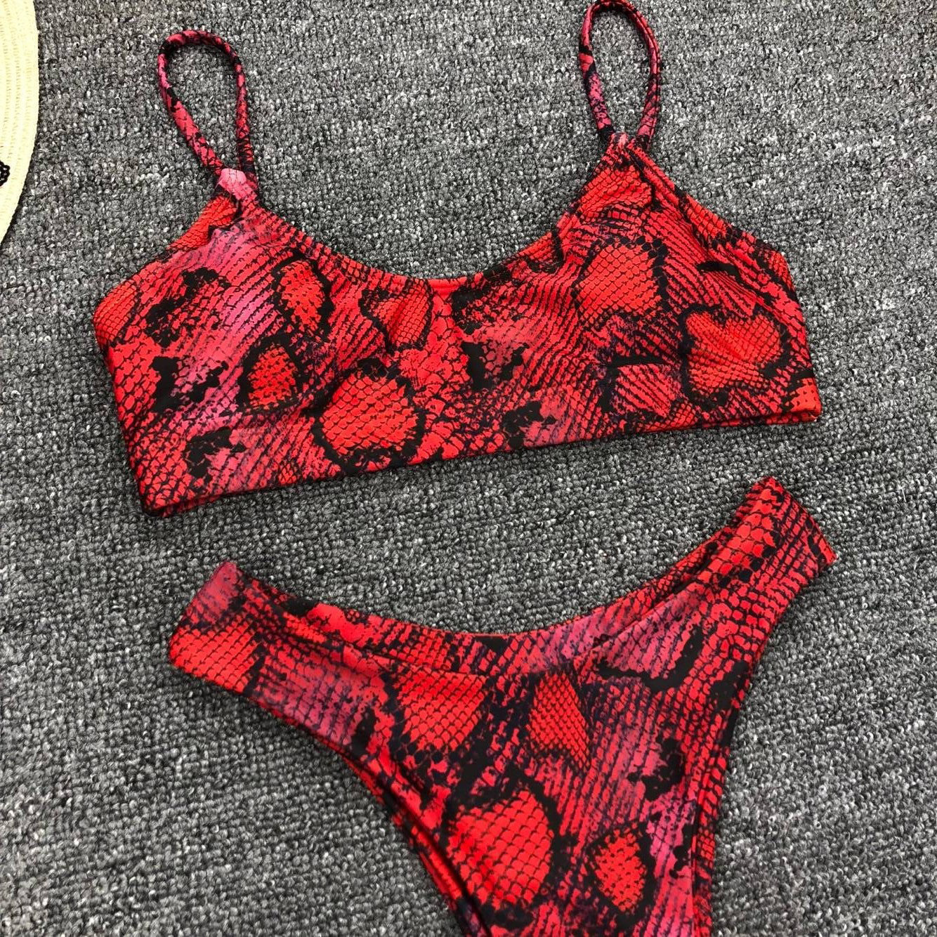 Bikini push-up ze stringami na plażę i basen UV odporne Andriette