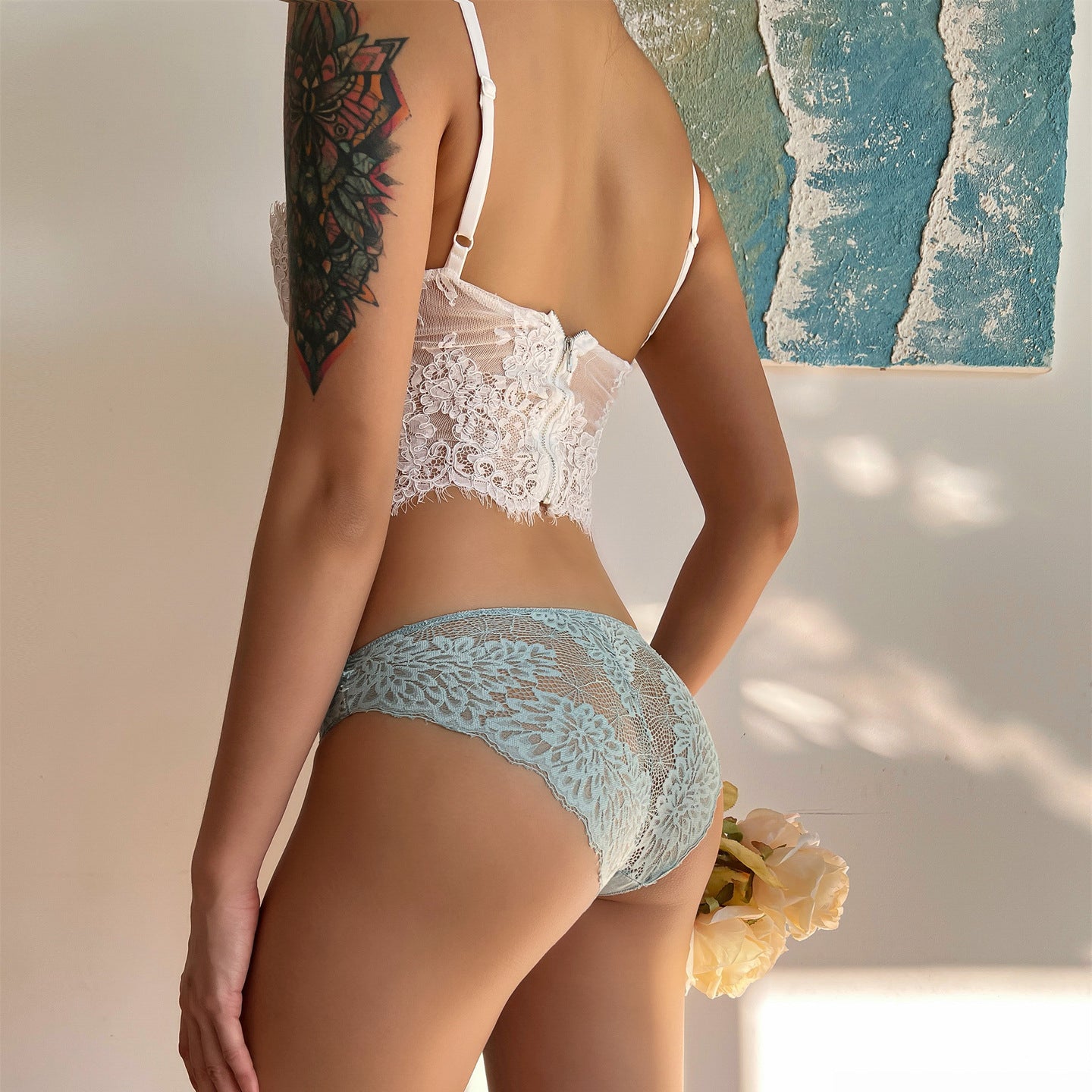 Figi koronkowe eleganckie z delikatnego materiału Charmaine