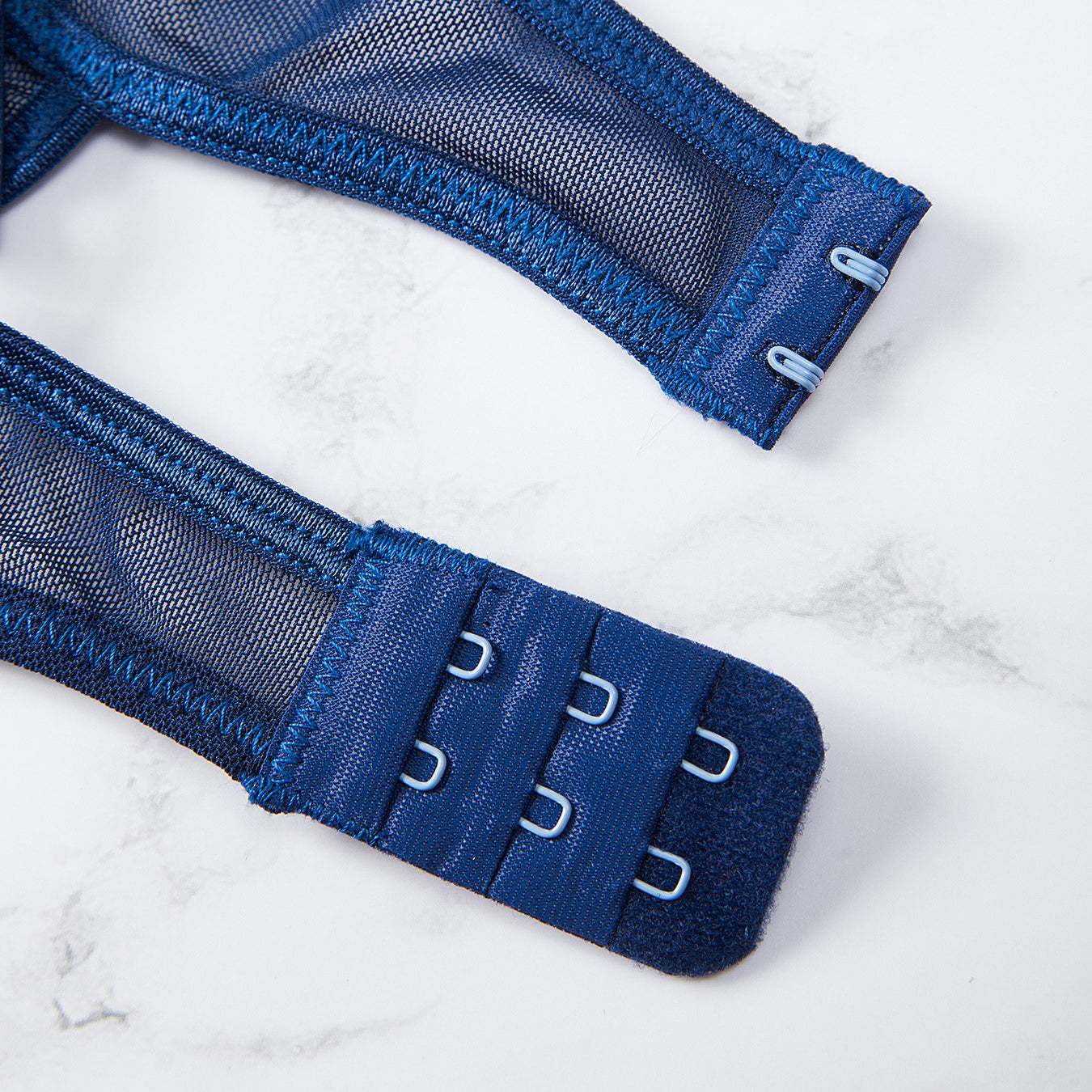 Body z koronką idealne na specjalne okazje Youngmi