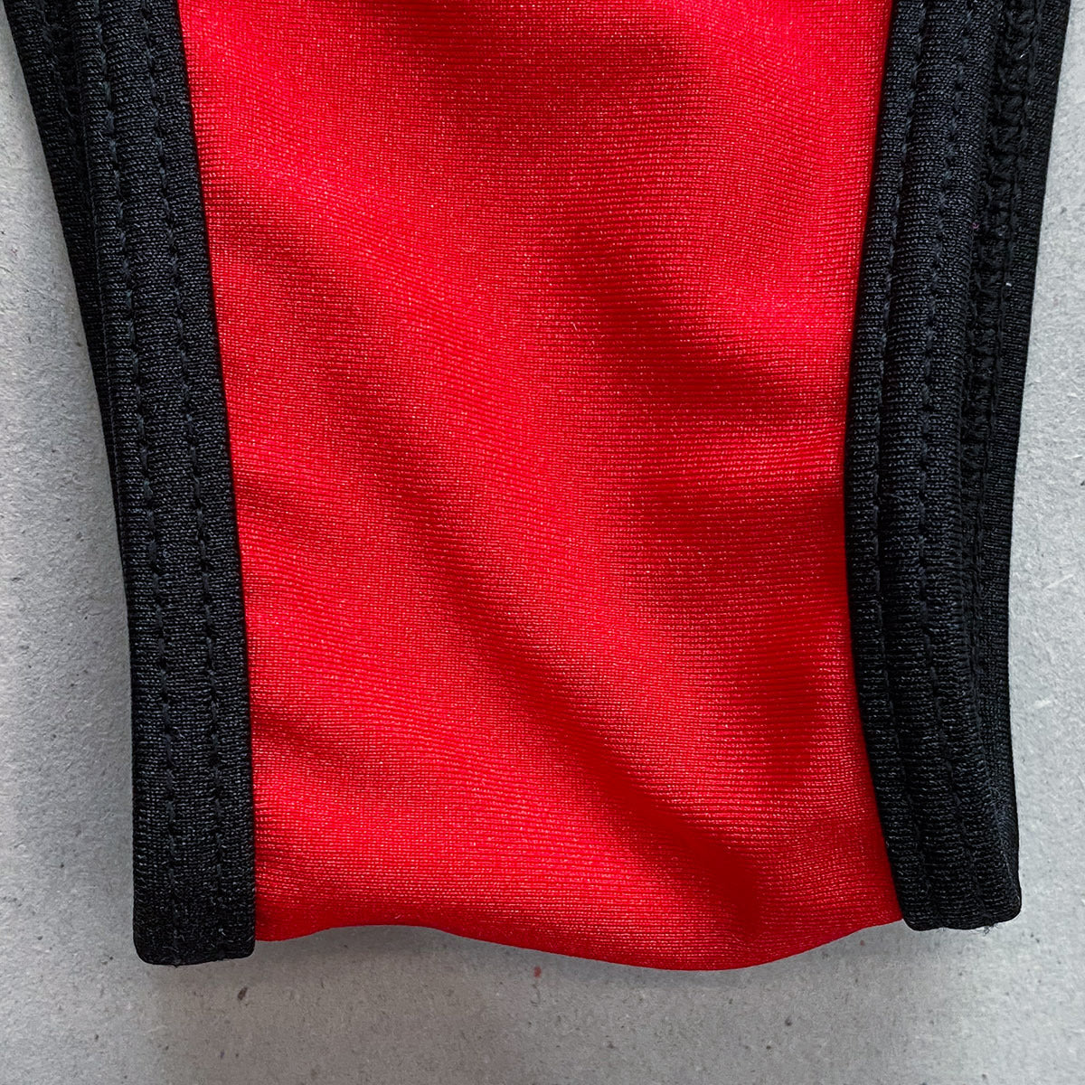 Strój kąpielowy jednoczęściowy z krzyżującymi ramiączkami odporny na chlor Otylie