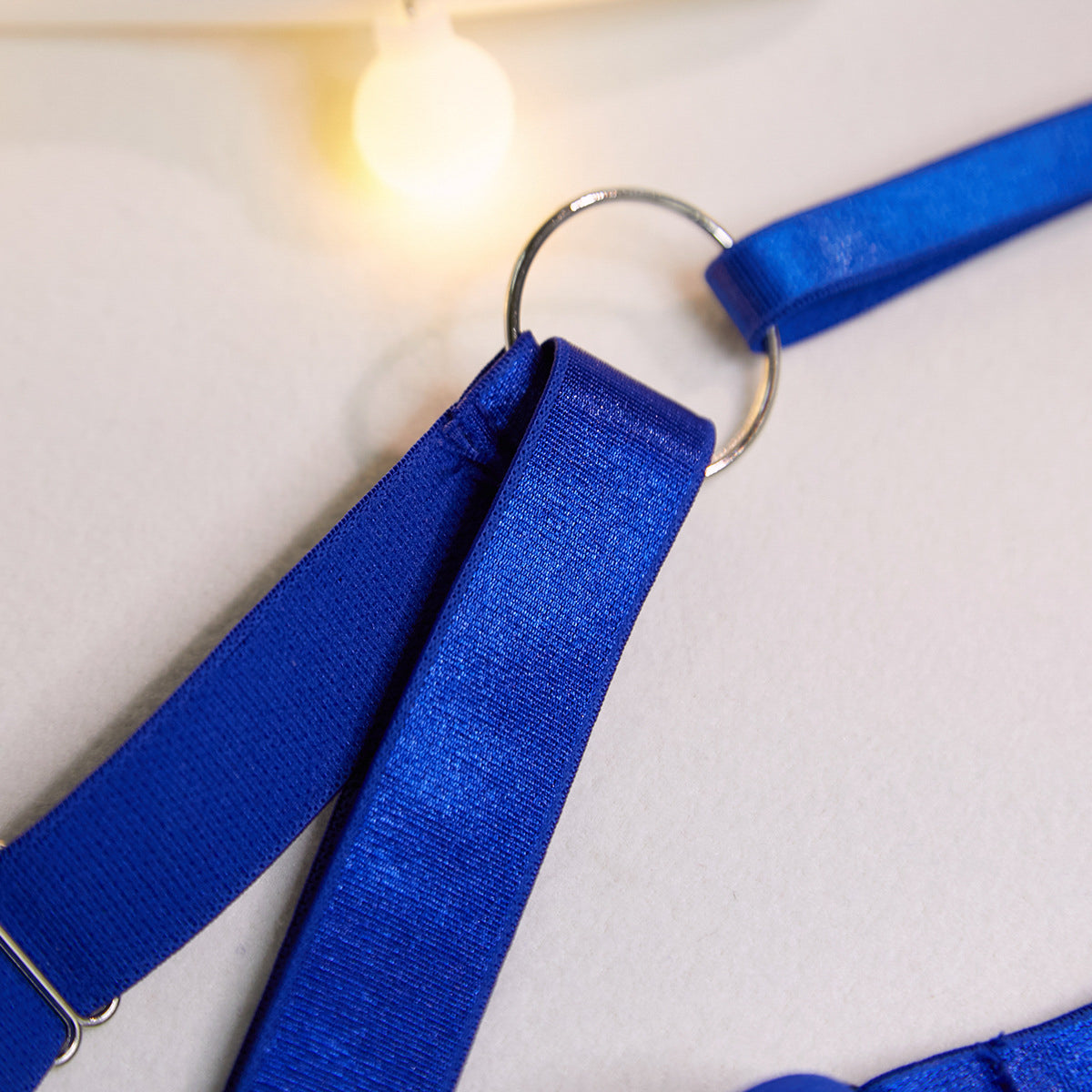 Body z regulowanymi paskami w stylu harness Remedios