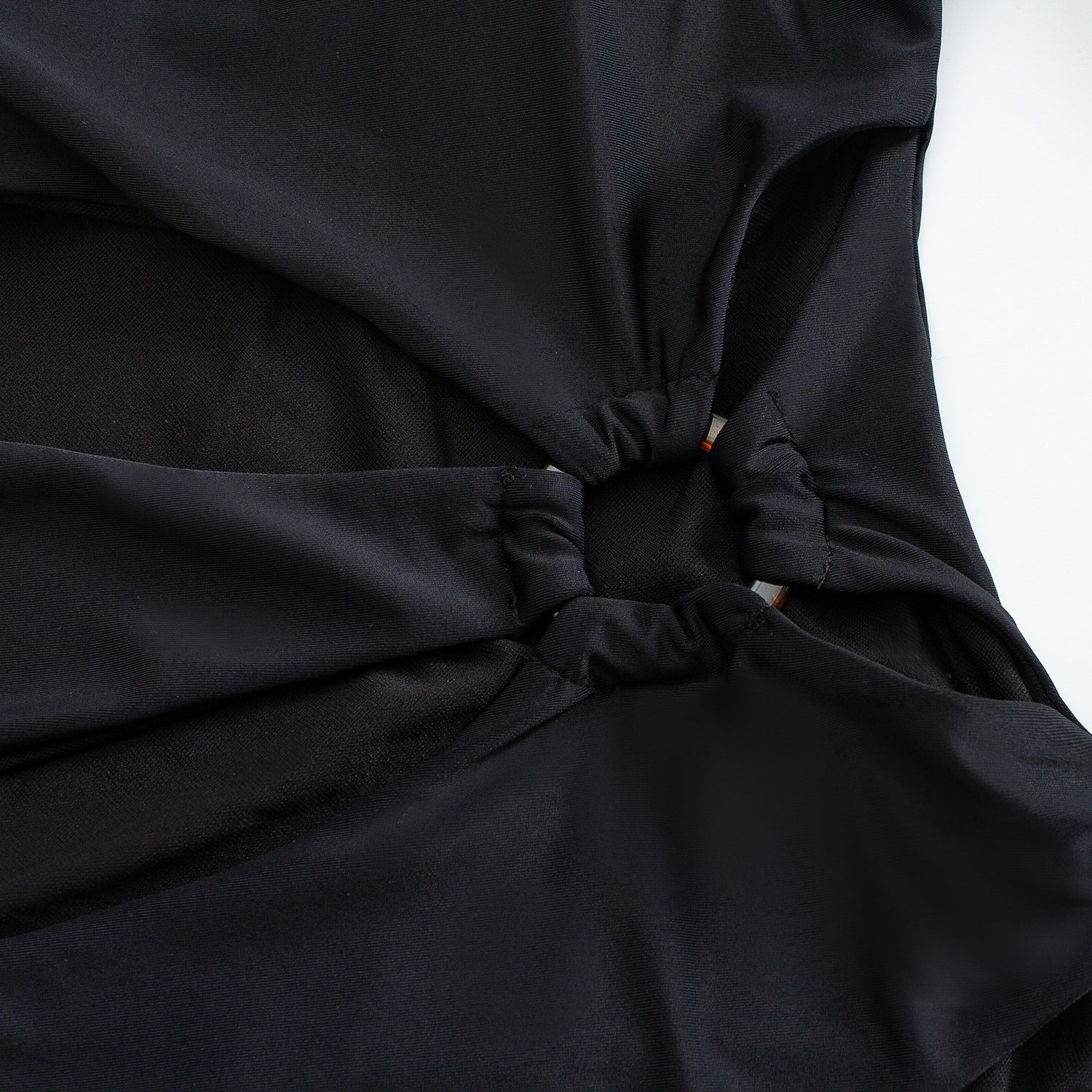 Strój kąpielowy jednoczęściowy z nowoczesnymi wycięciami Alicia